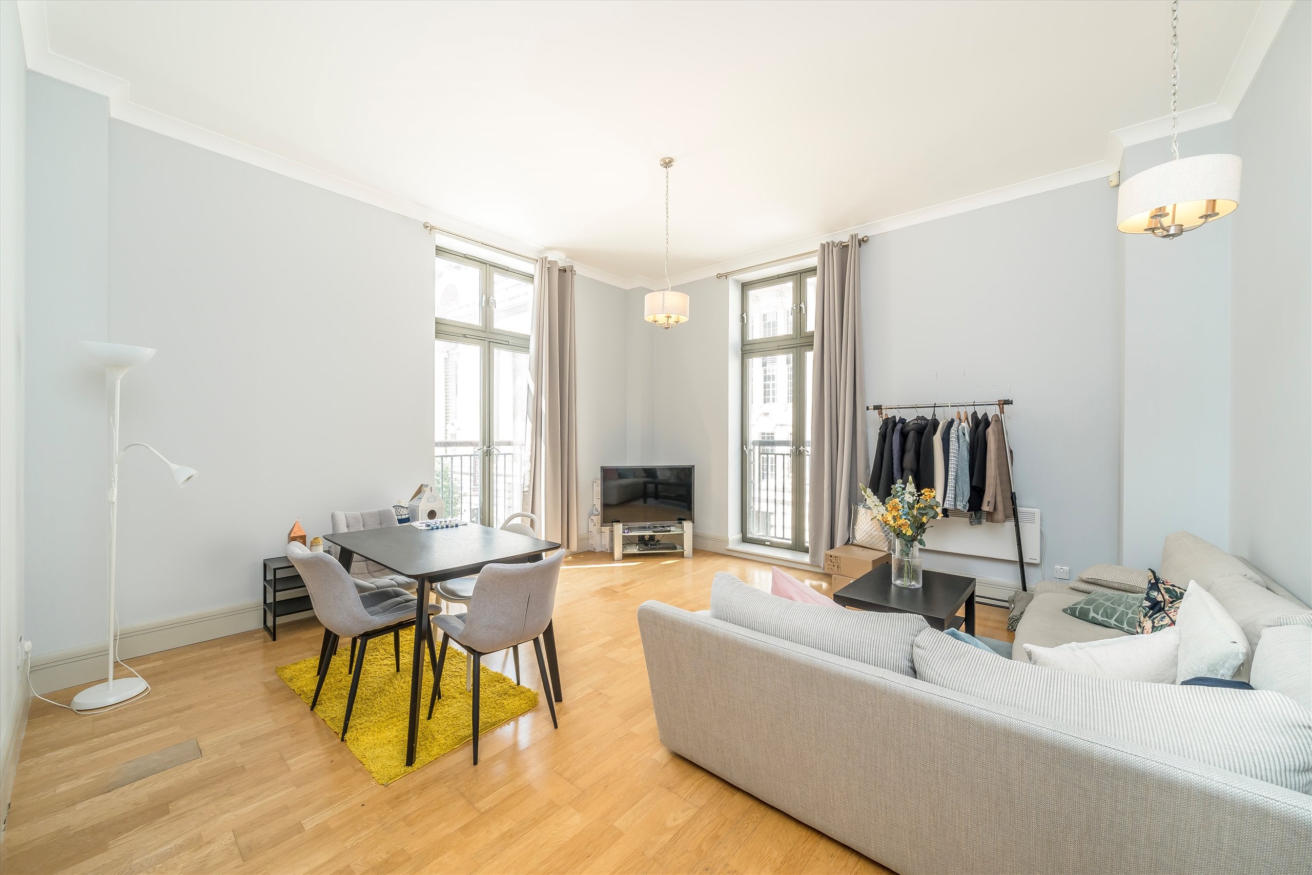 Flat Belvedere Road in Greater London