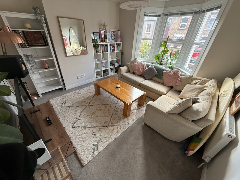 Room Reynolds Road in Greater London