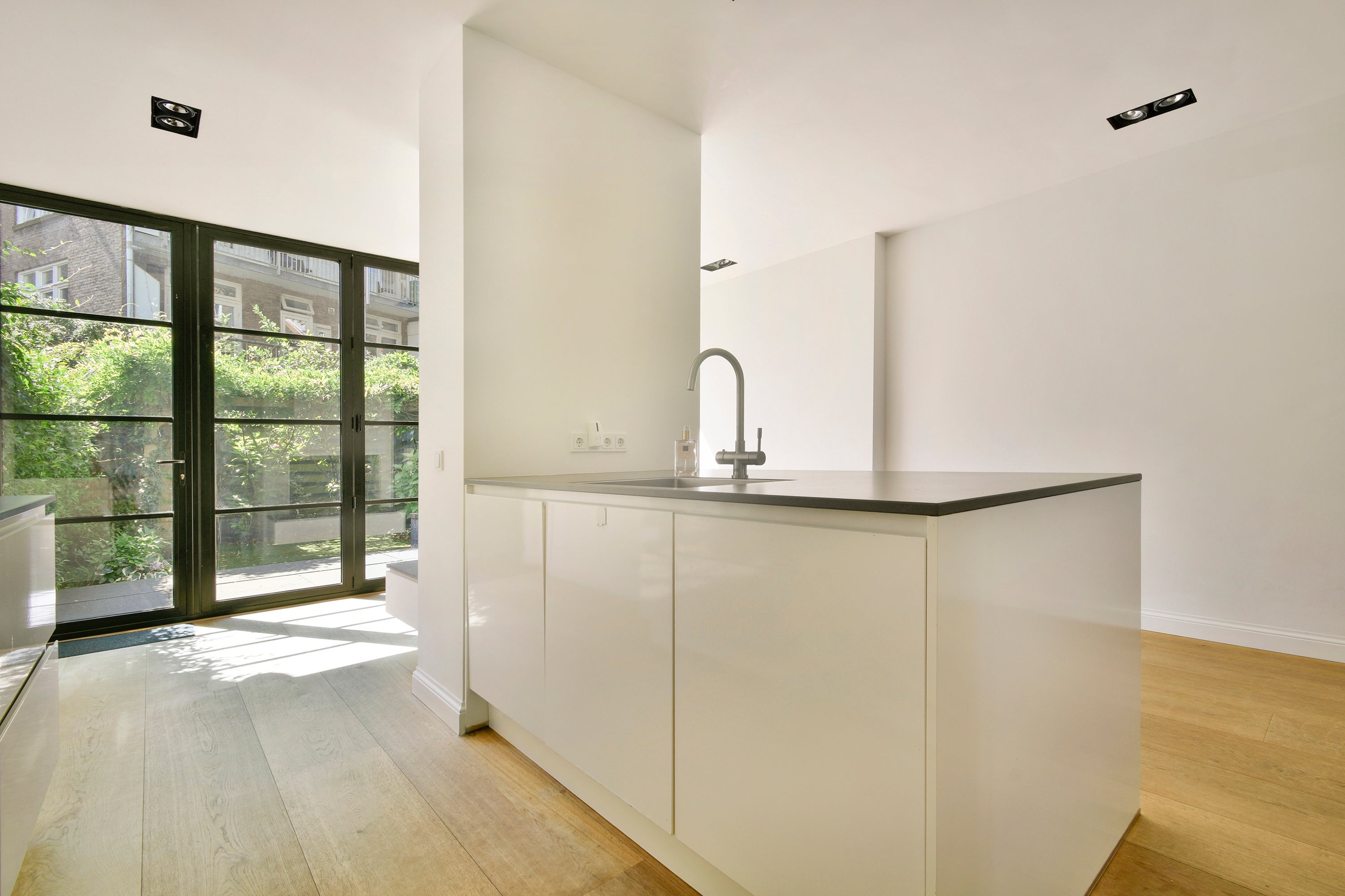 Woning te huur: Trompenburgstraat, Amsterdam