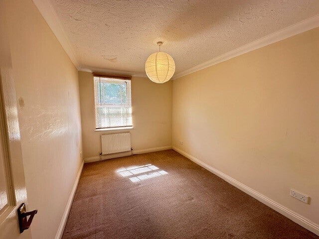 Flat Winn Road in Southampton