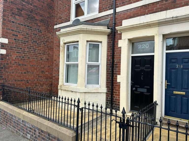 Flat Whitehall Road in Gateshead