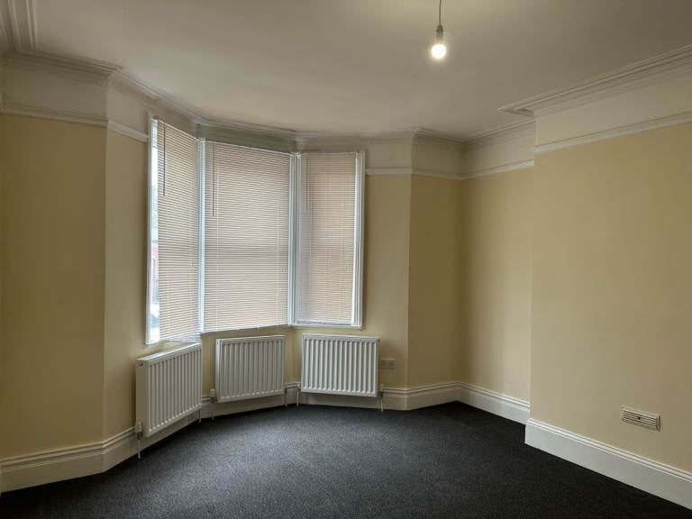 Flat Whitehall Road in Gateshead