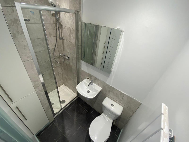 Flat Rosling Road in Bristol