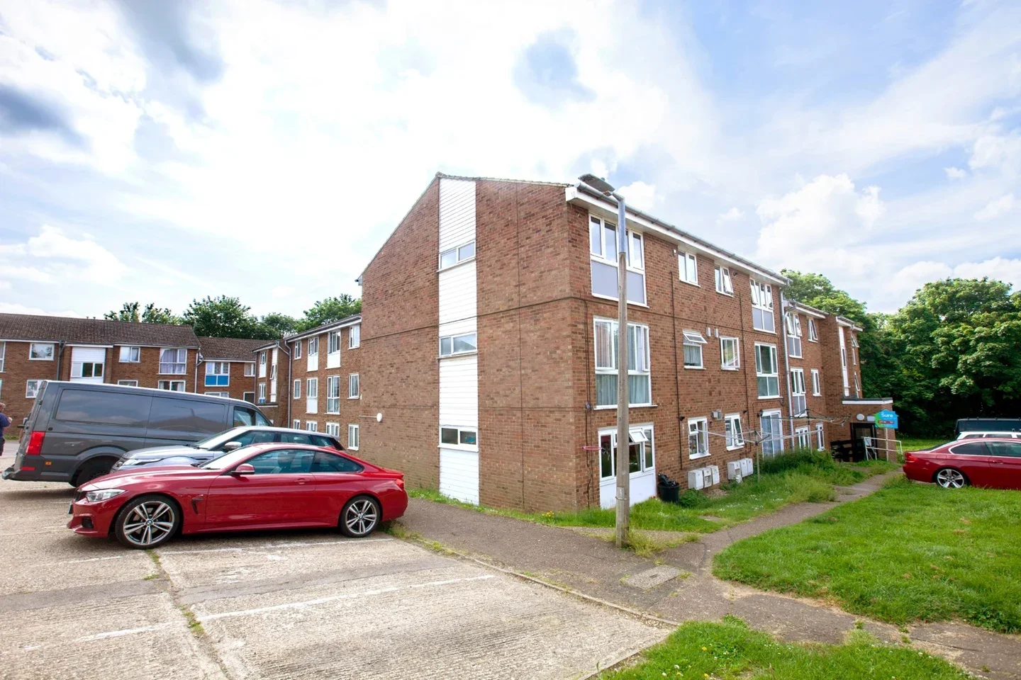 Flat Cleves Road in Dacorum