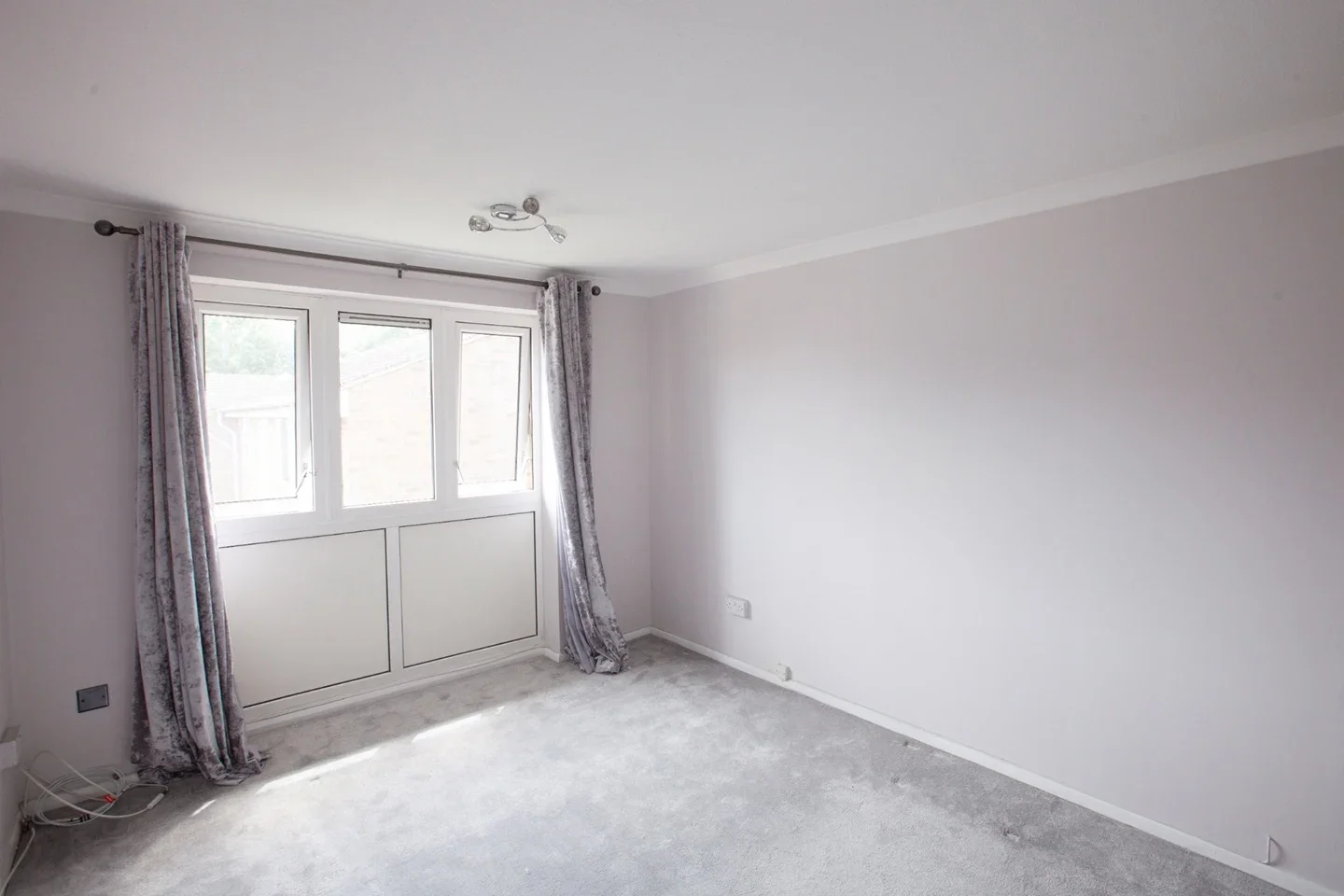 Flat Cleves Road in Dacorum