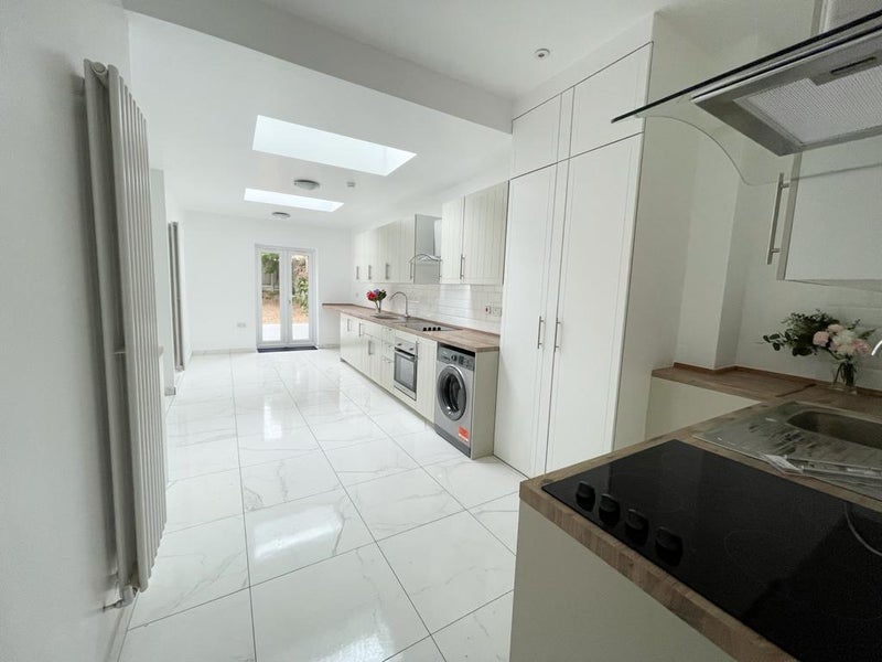 Room Broadfield Road in Greater London