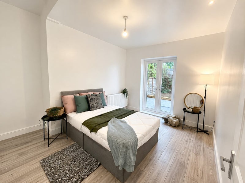 Room Broadfield Road in Greater London