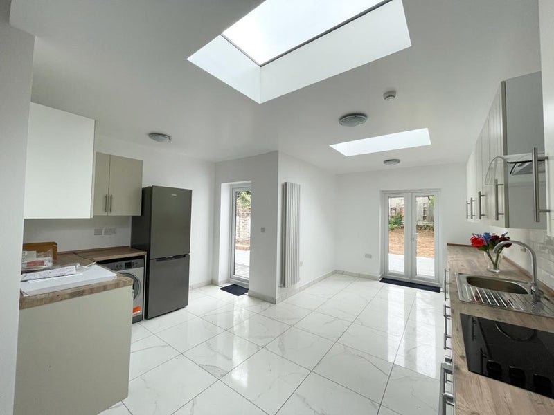 Room Broadfield Road in Greater London