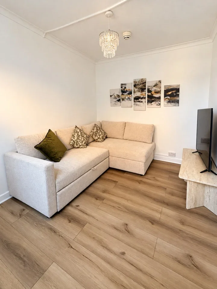 Flat Tolworth Road in Greater London