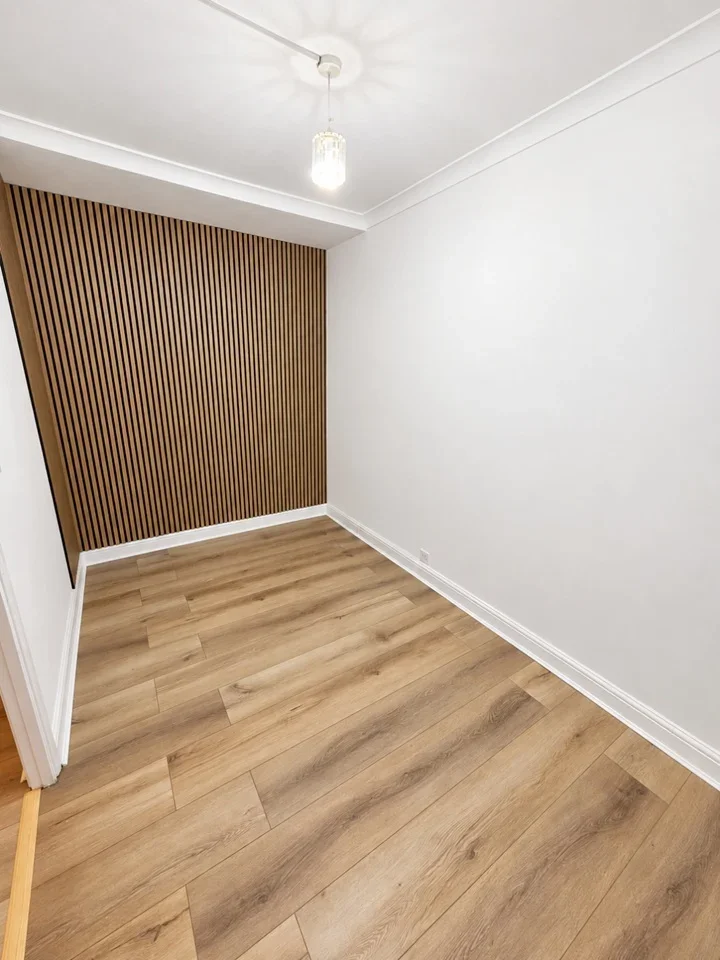 Flat Tolworth Road in Greater London