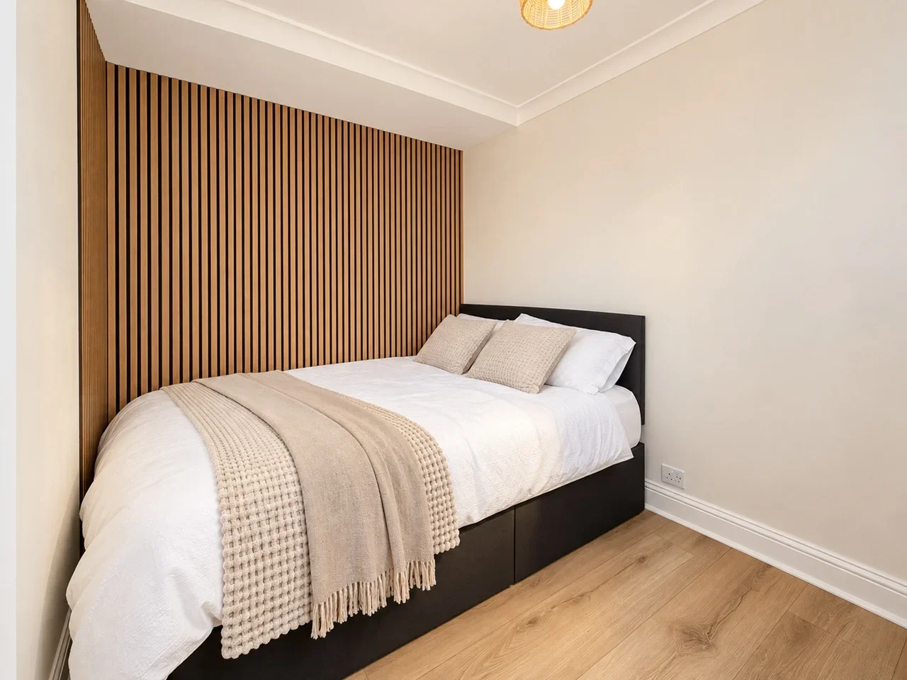 Flat Tolworth Road in Greater London