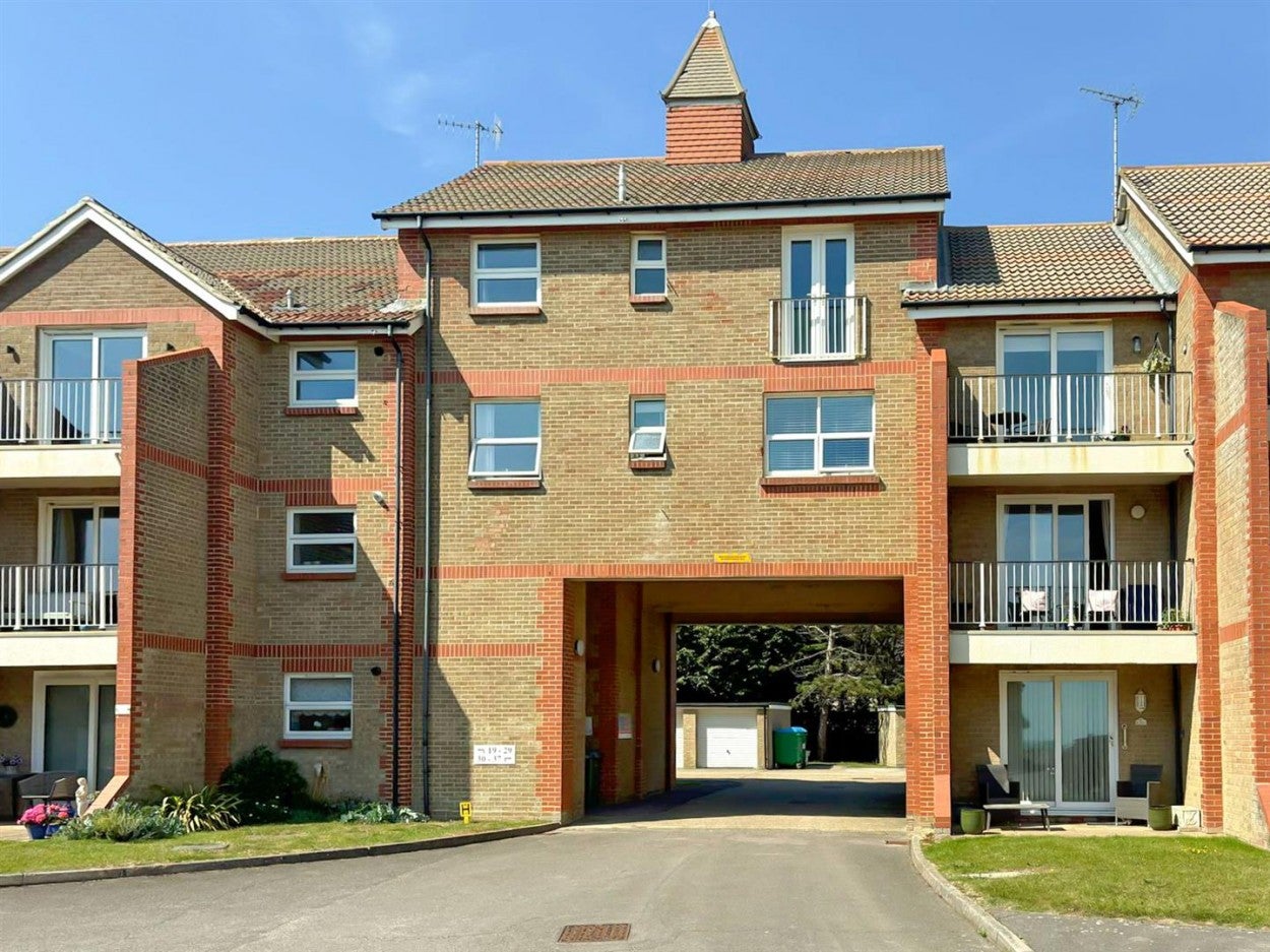 Flat The Gilberts in Arun