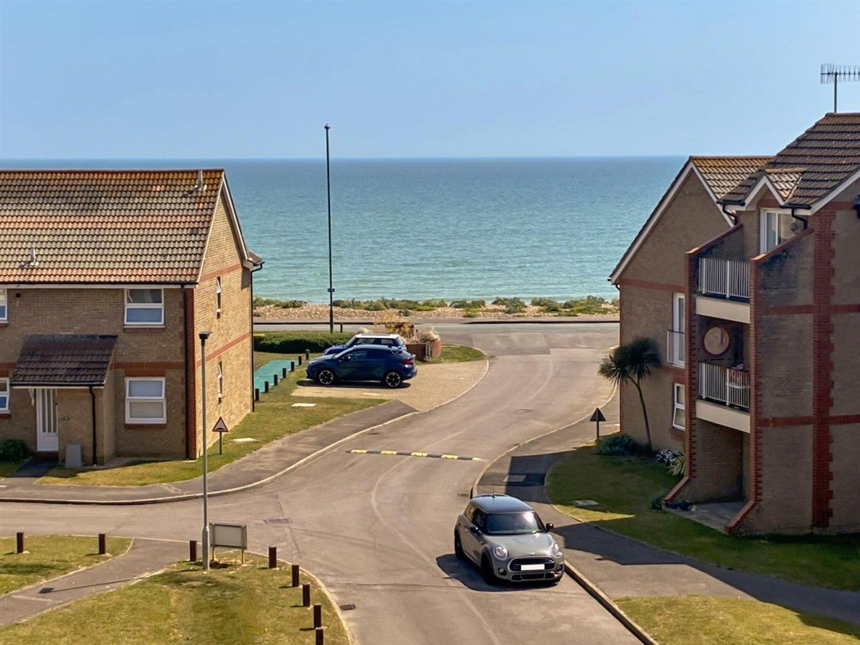 Flat The Gilberts in Arun