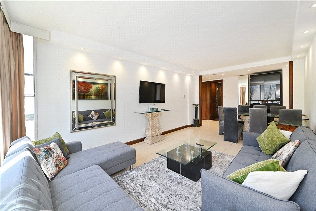 Flat Cambridge Square in City of Westminster