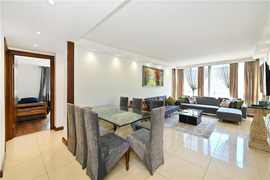 Flat Cambridge Square in City of Westminster