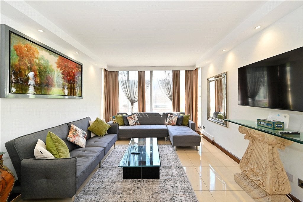Flat Cambridge Square in City of Westminster
