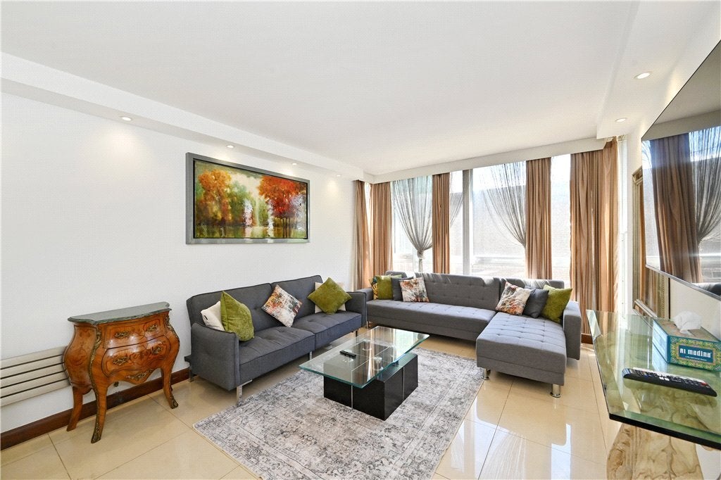 Flat Cambridge Square in City of Westminster