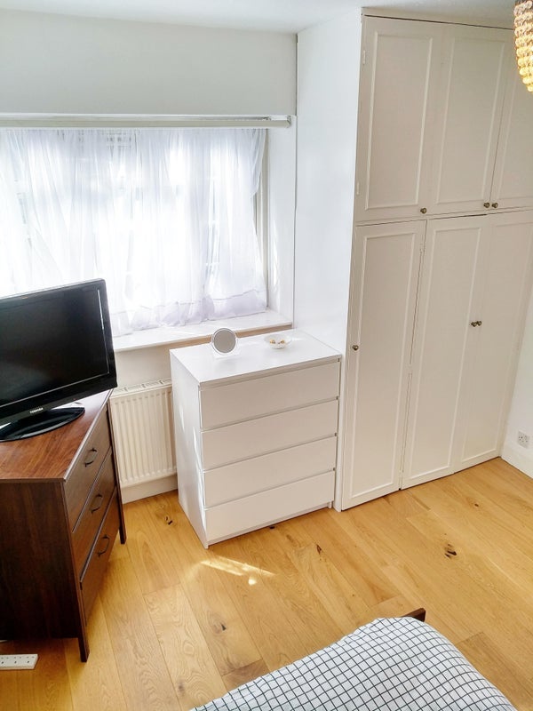 Room Stirling Road in Greater London