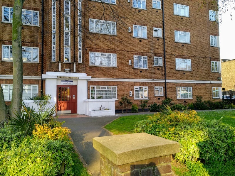 Room Stirling Road in Greater London