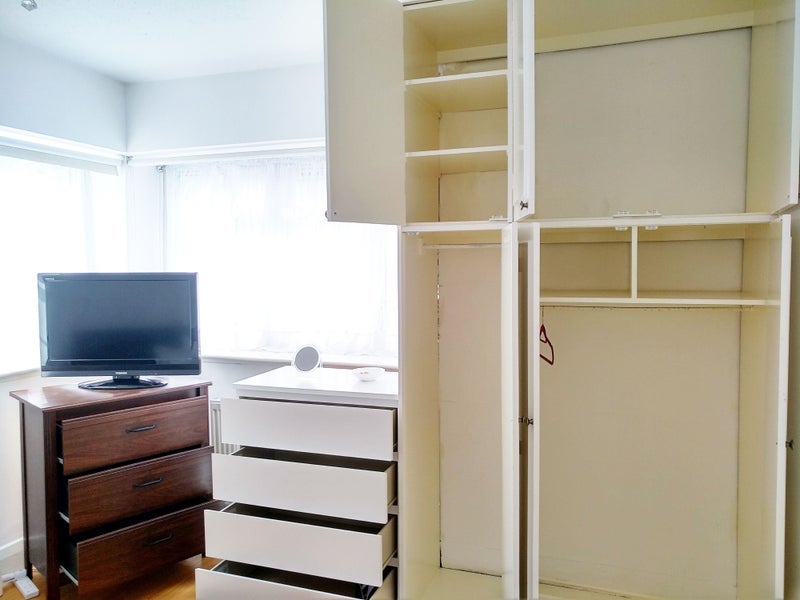 Room Stirling Road in Greater London