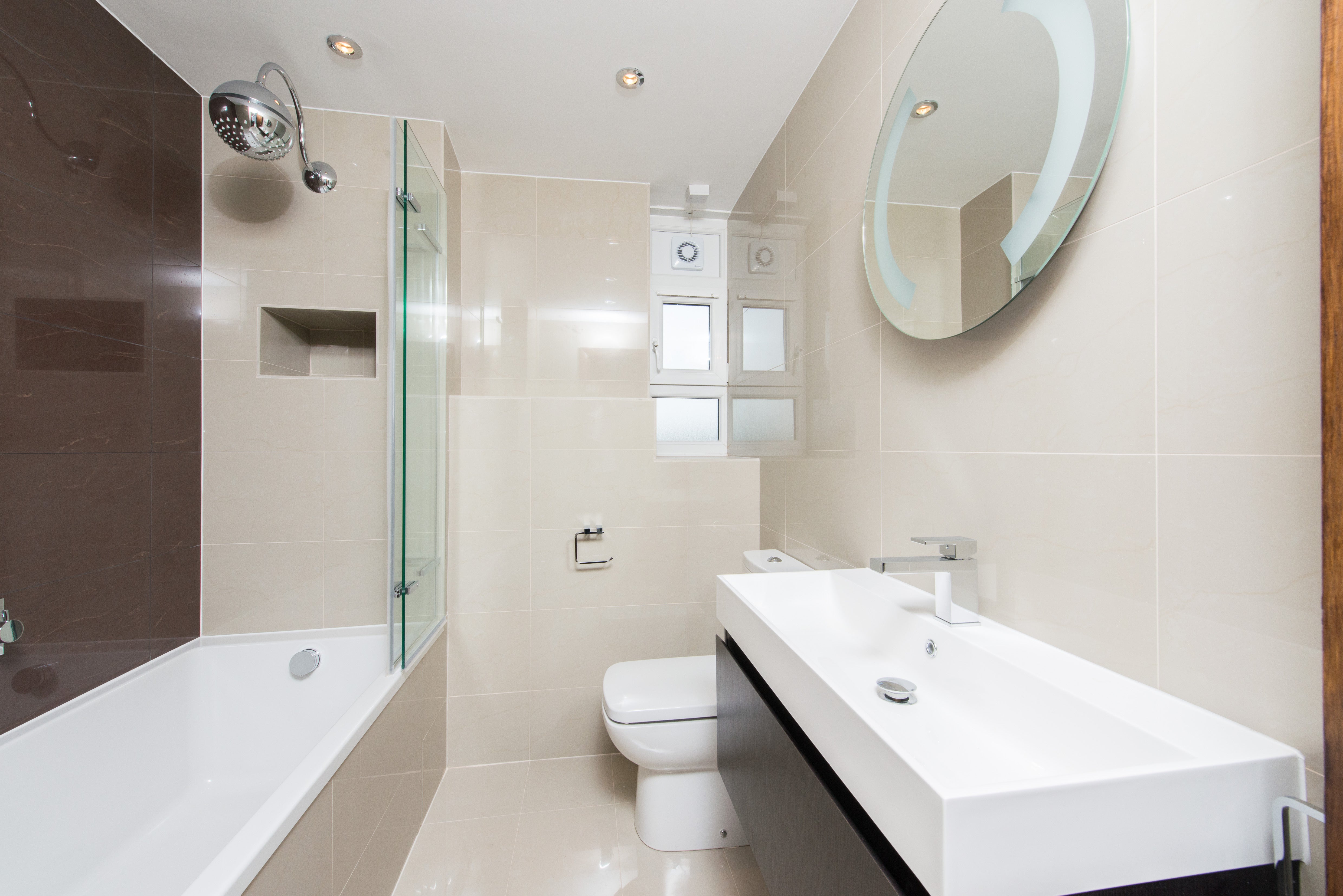 Flat Blythe Road in Greater London