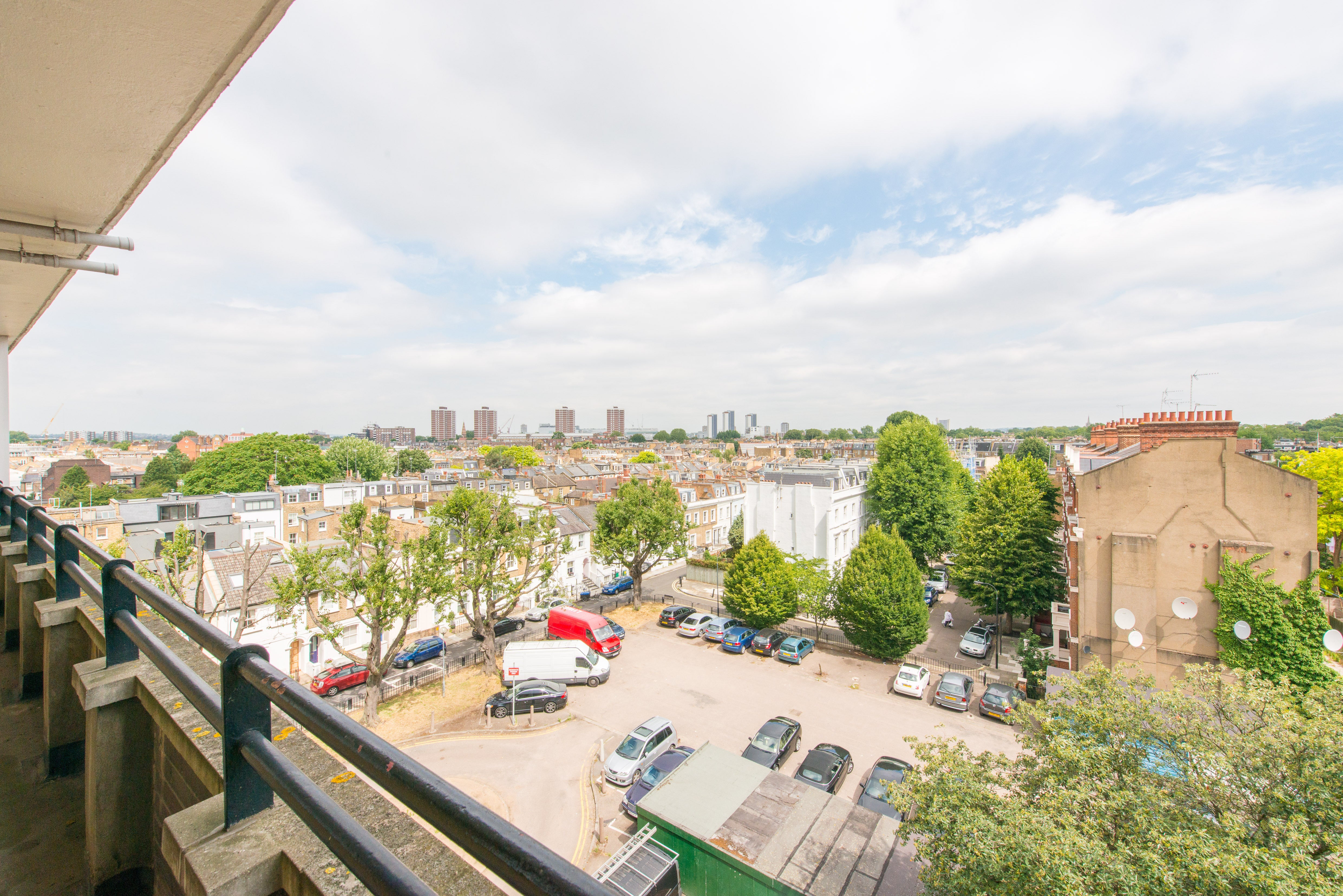 Flat Blythe Road in Greater London