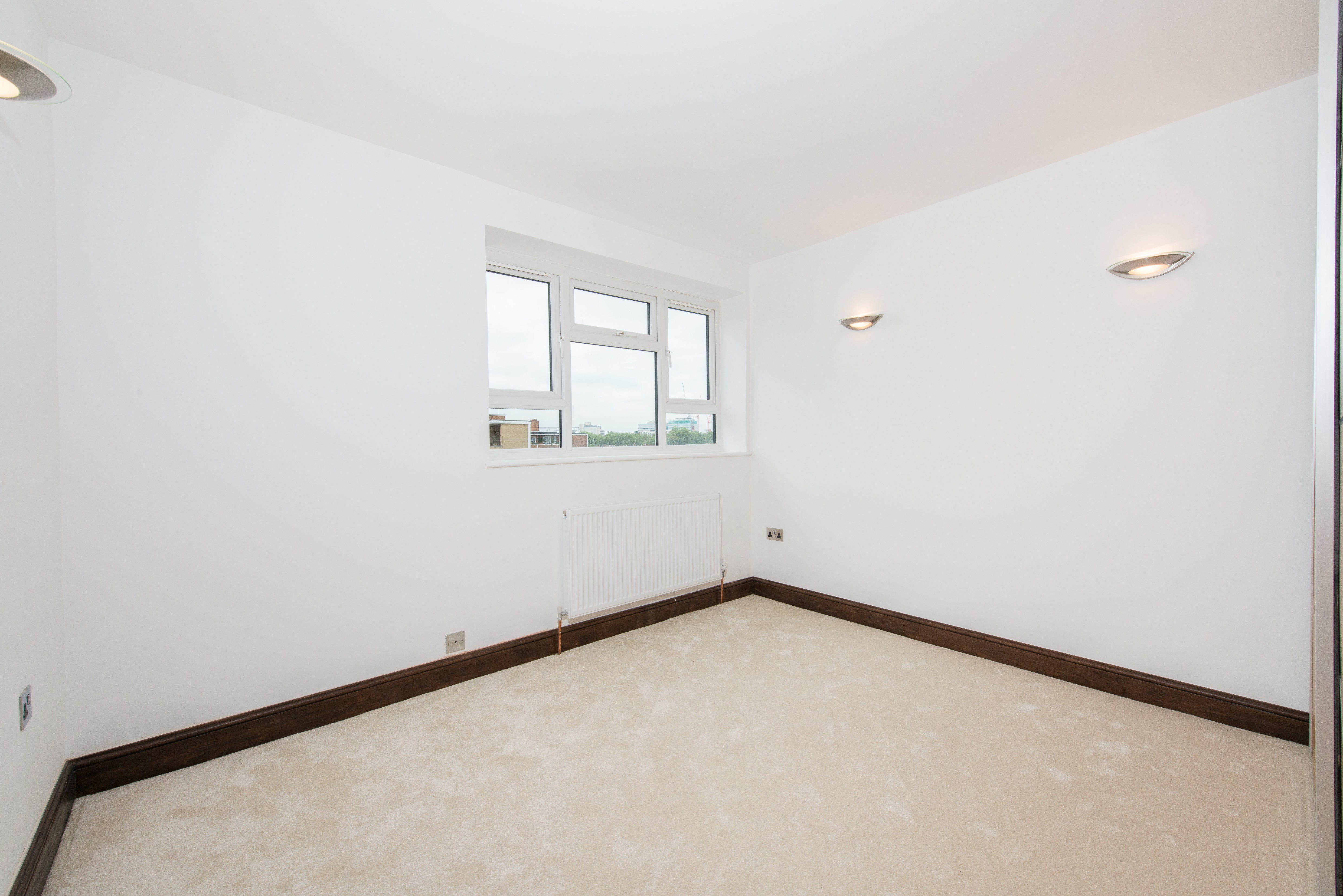 Flat Blythe Road in Greater London