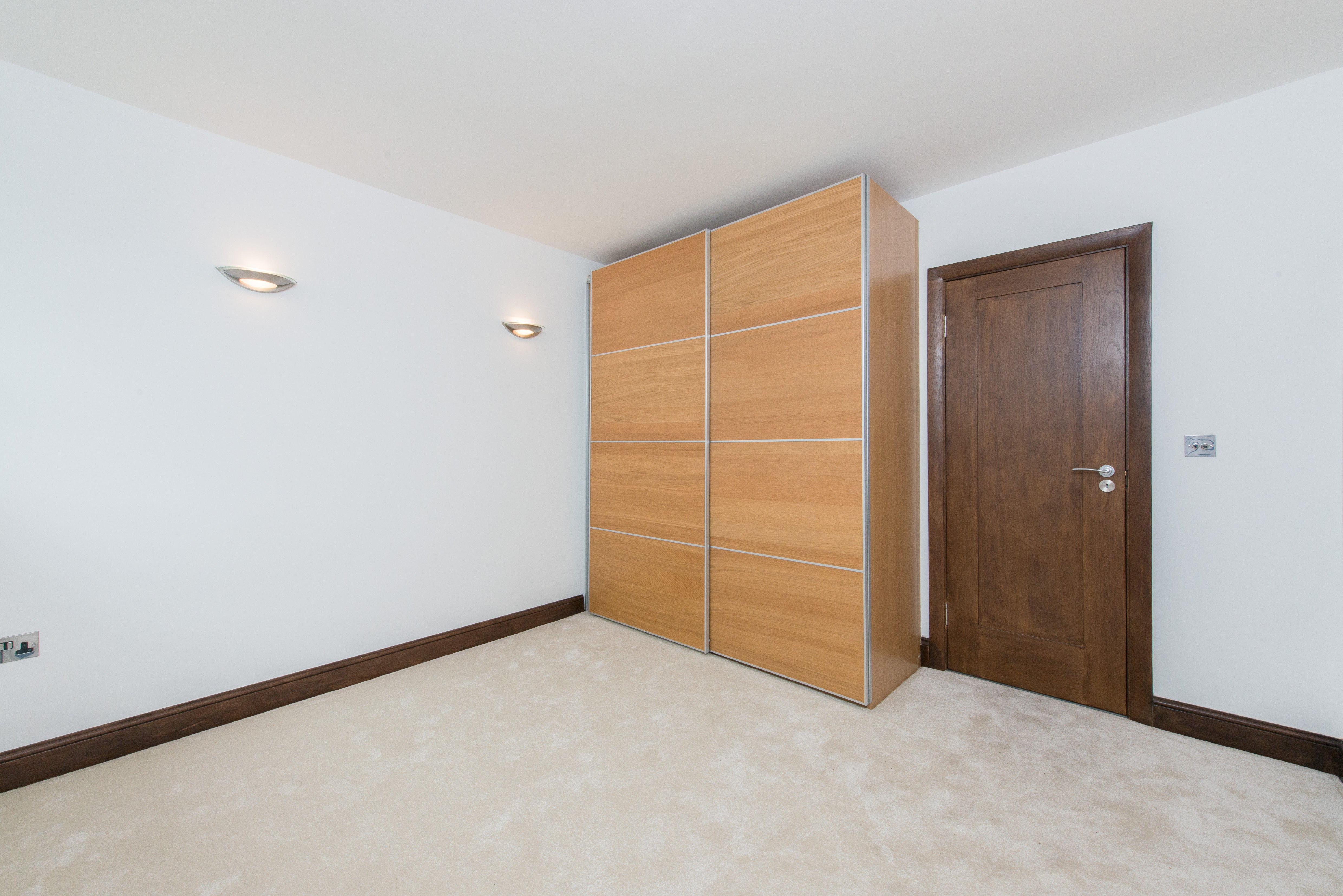 Flat Blythe Road in Greater London