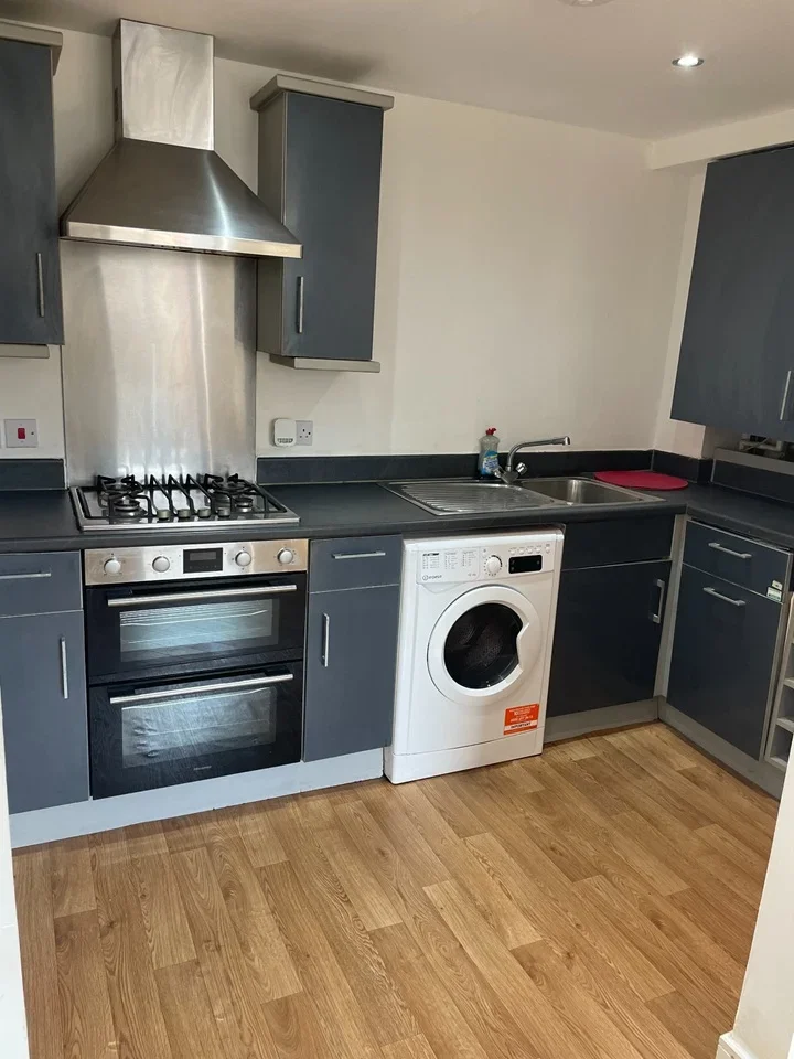 Flat Bramley Crescent in Greater London