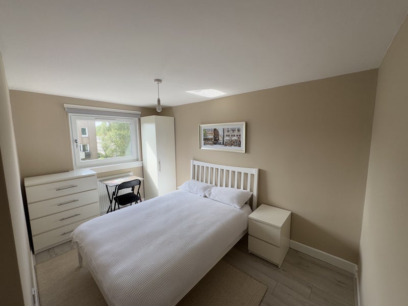 Room Northfield Farm Avenue in City of Edinburgh