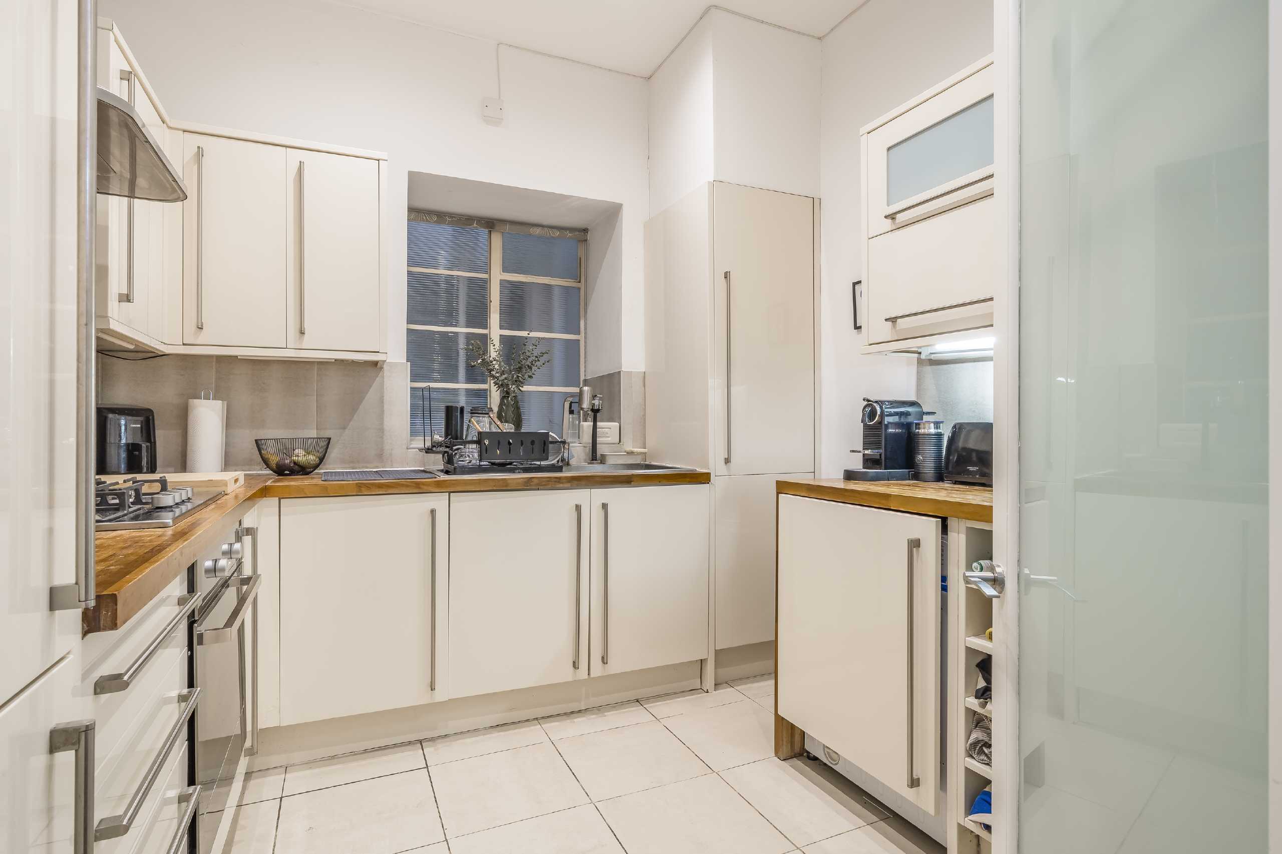 Flat Hyde Park Gardens in City of Westminster
