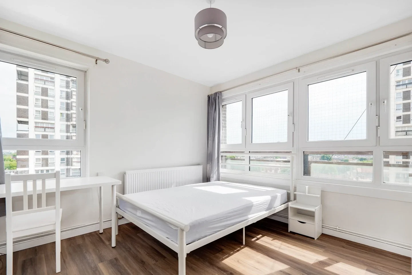 Room Sultan Street in Greater London