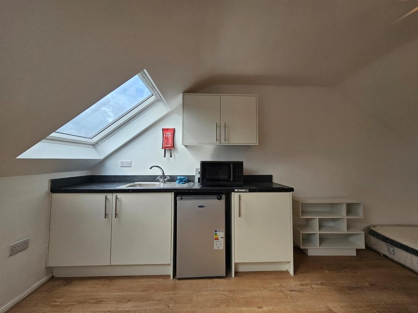 Flat Rugby Close in Greater London