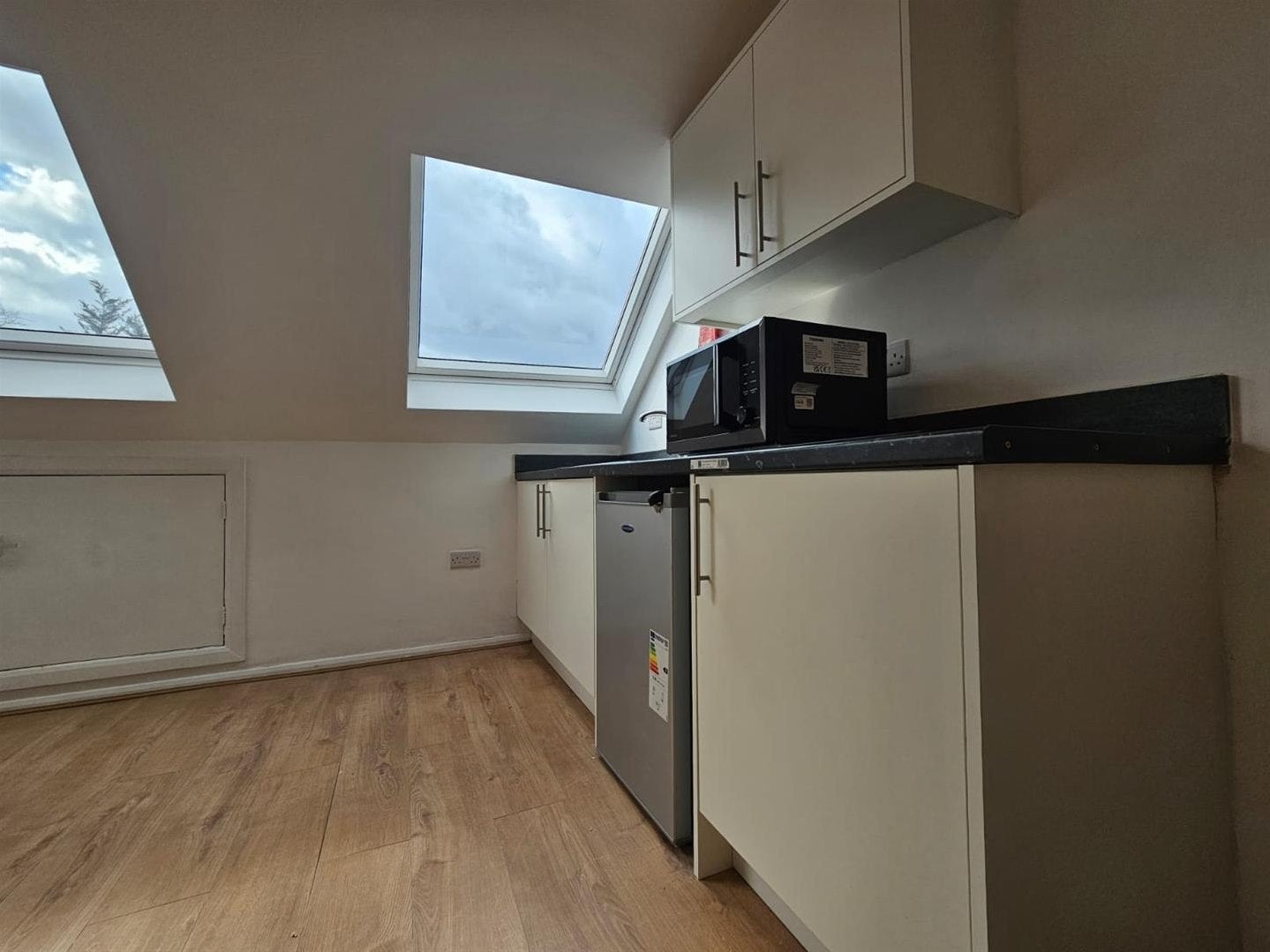 Flat Rugby Close in Greater London