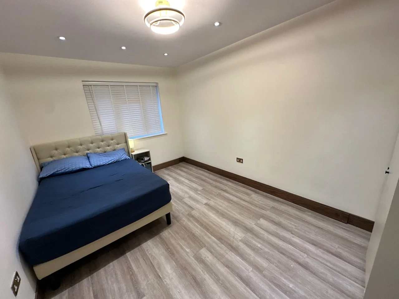 Room Sandy Lane South in Greater London