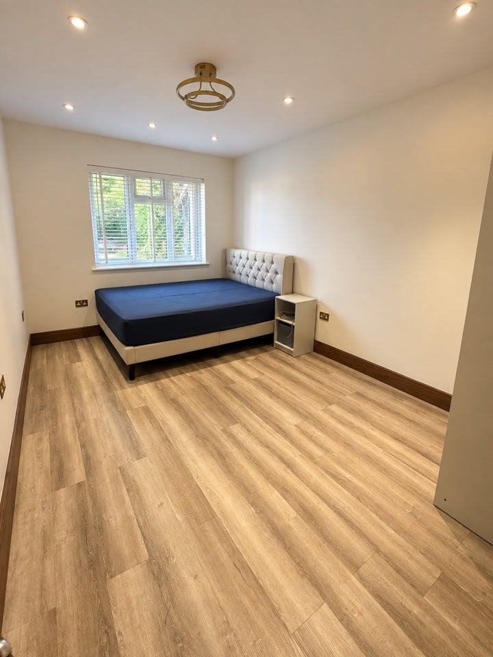Room Sandy Lane South in Greater London
