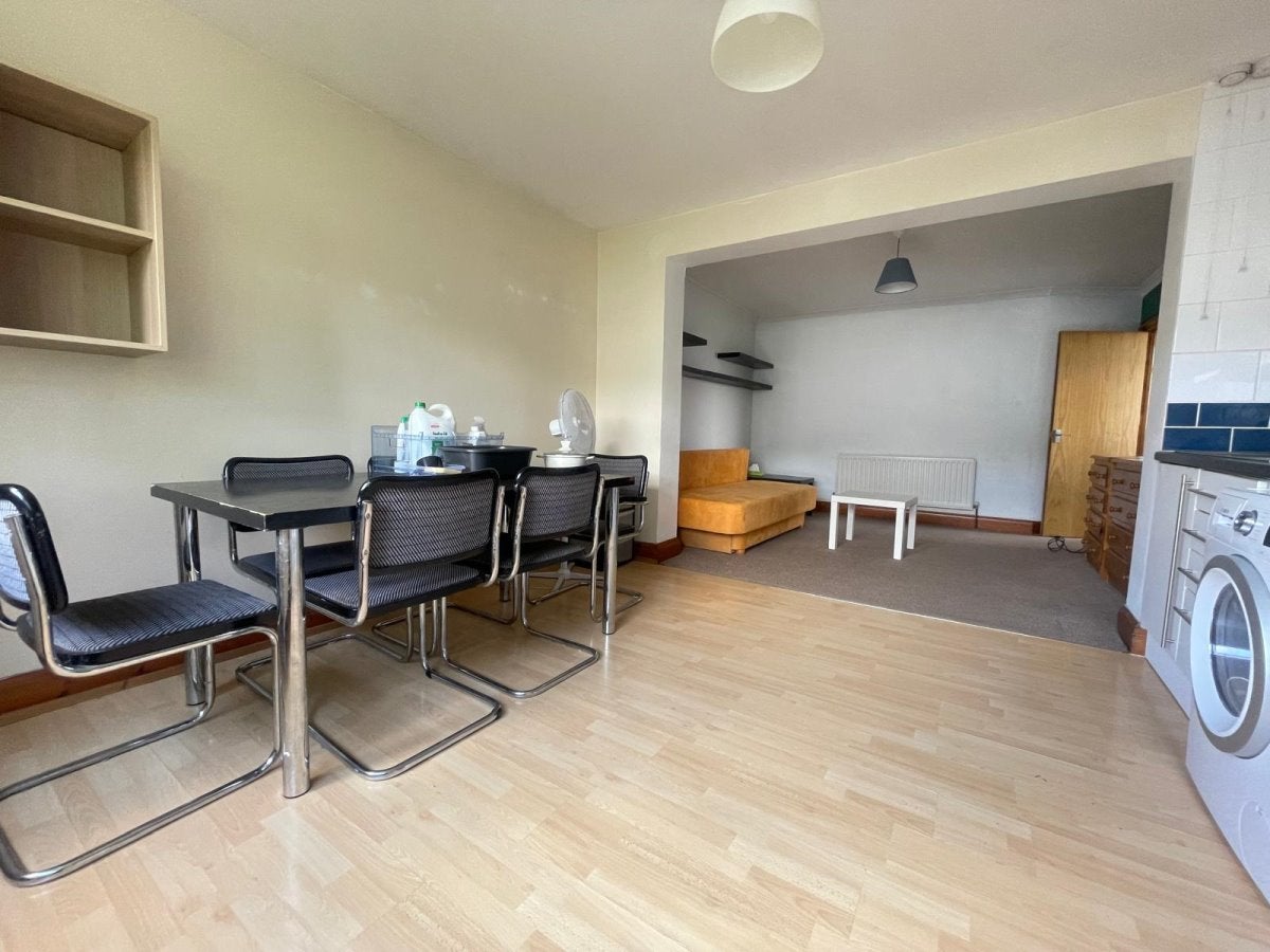 Flat Princes Drive in Greater London