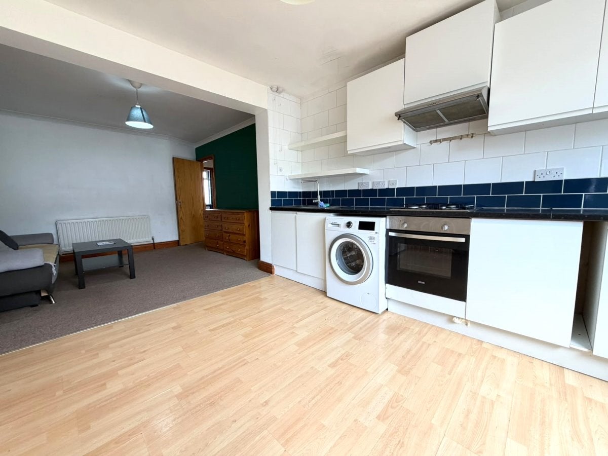 Flat Princes Drive in Greater London