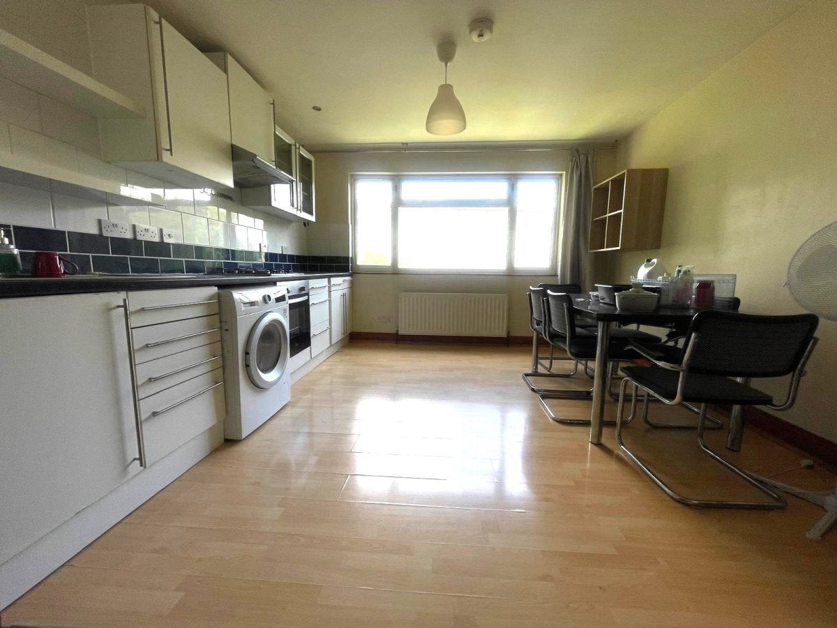 Flat Princes Drive in Greater London