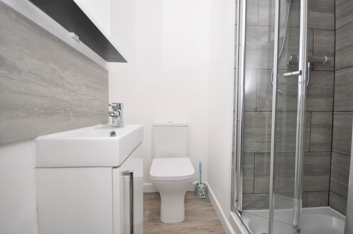 Room Wheatcroft Grove in Rainham