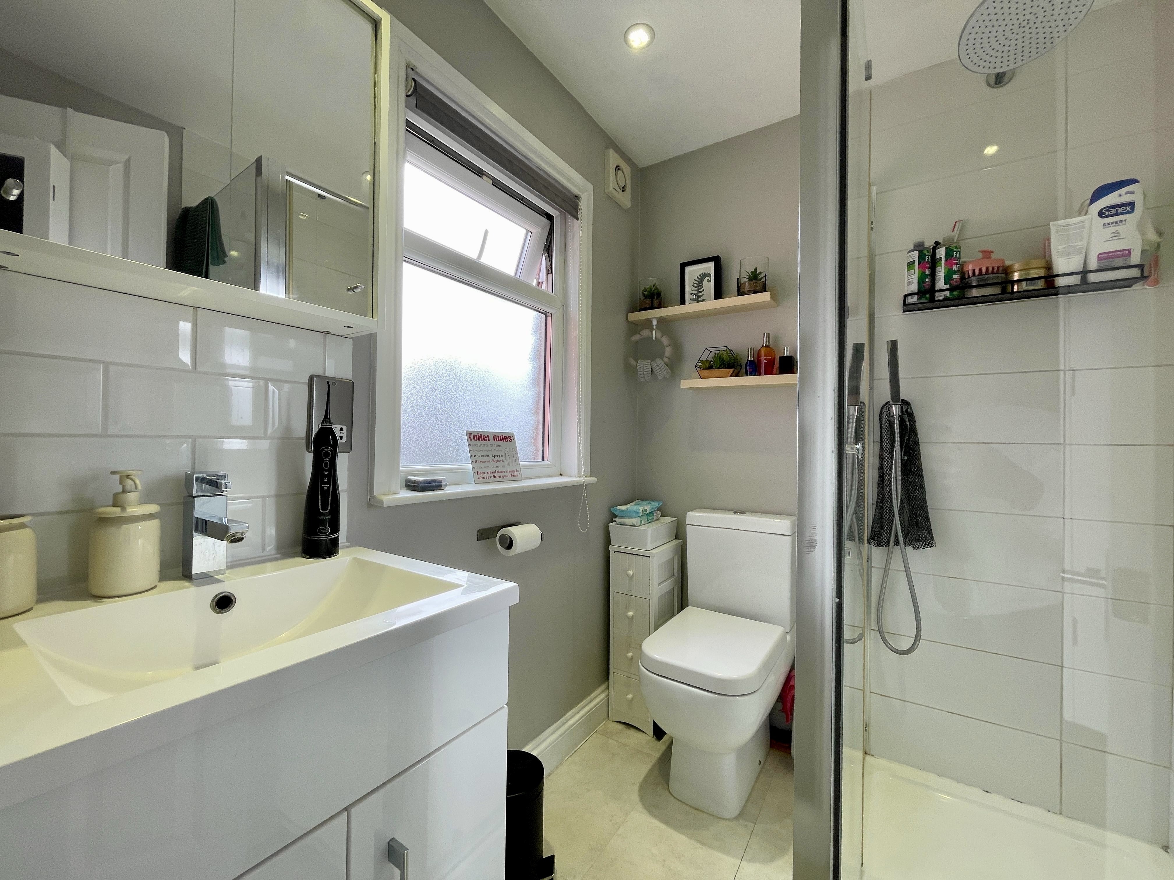 Flat Clarendon Road in Greater London