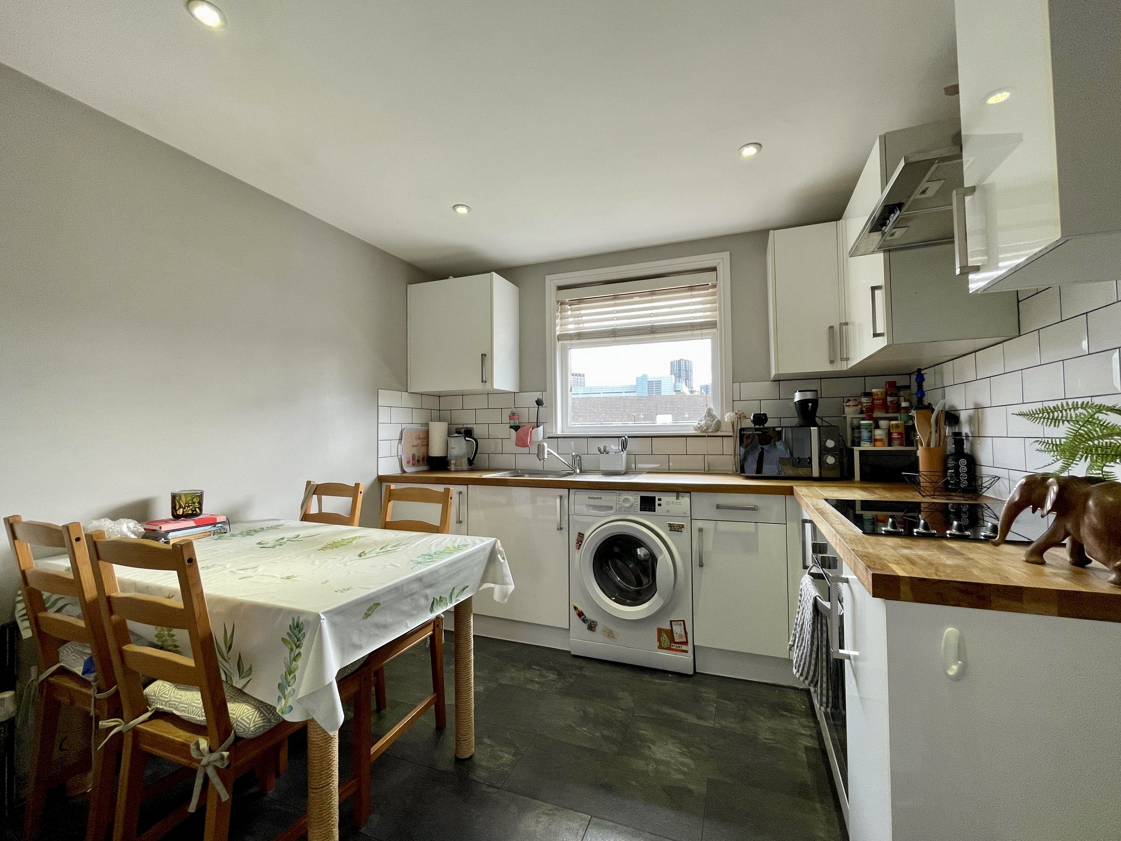 Flat Clarendon Road in Greater London