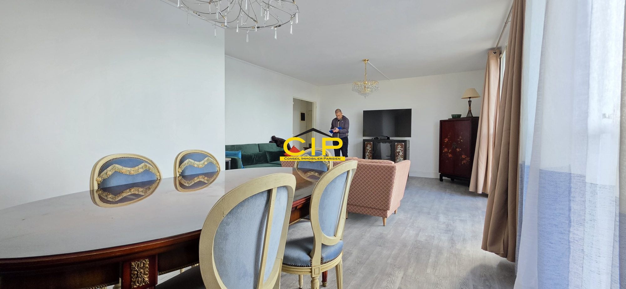 Flat Allée Diane de Poitiers in Paris