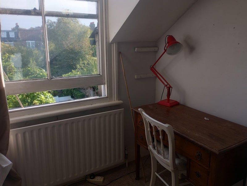 Room Kestrel Avenue in Greater London