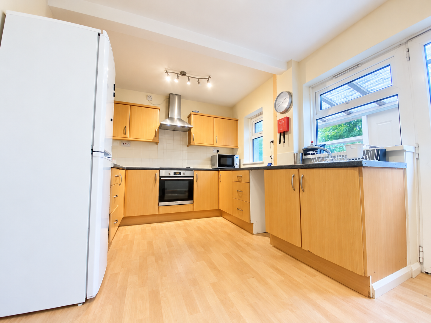 Room Poole Crescent in Birmingham