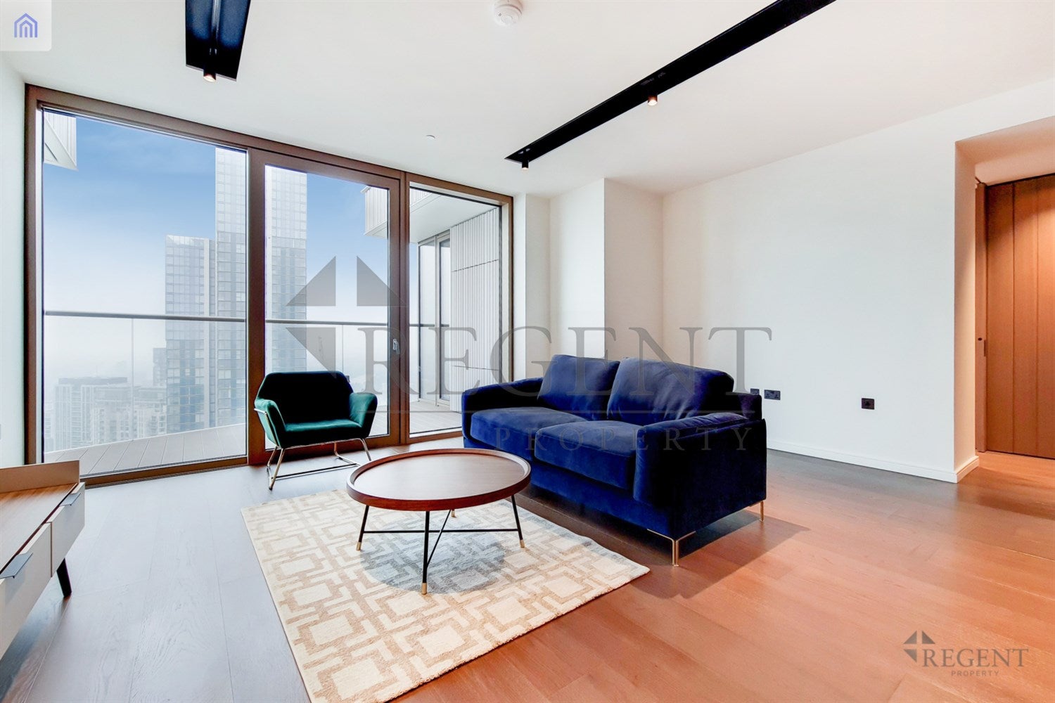 Flat Park Drive in Greater London