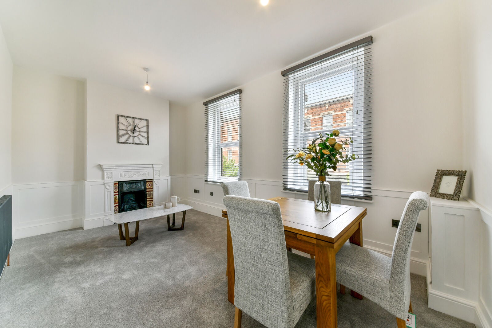 Flat Leopold Road in Greater London