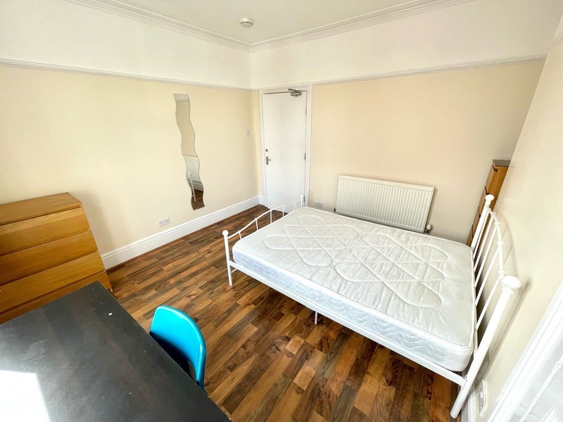 Room Aigburth Road in Liverpool