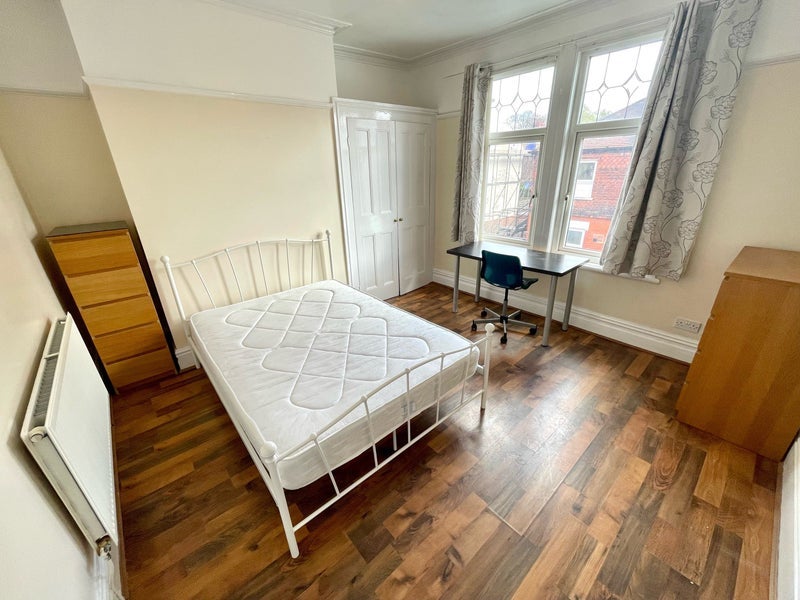Room Aigburth Road in Liverpool