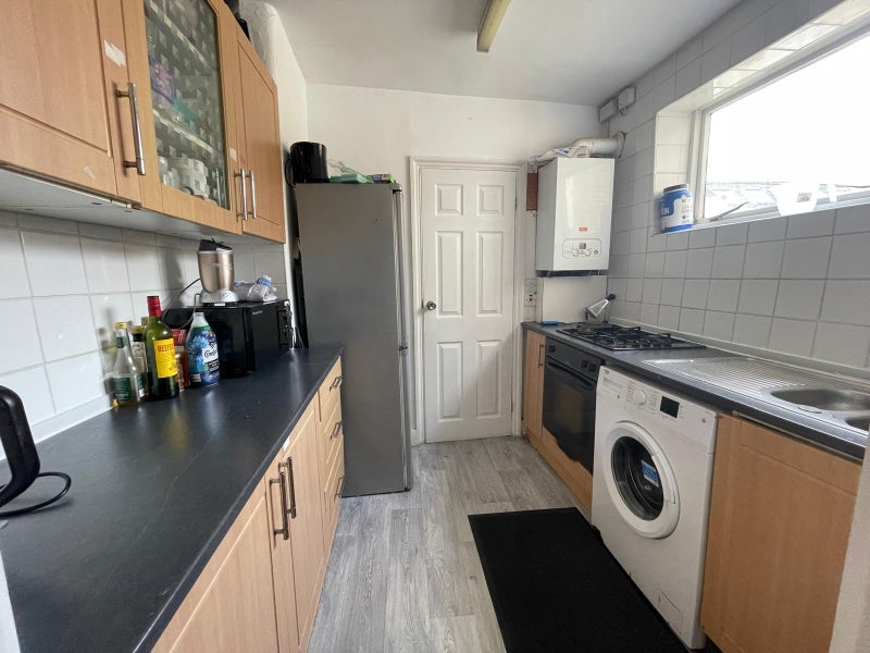 Flat Askew Road in Greater London